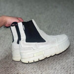 PUMA Women’s Size 7 | Beige and black Platform Chelsea boots